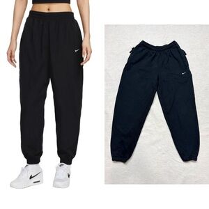 Nike Women’s Sweatpants Black Small Fleece Joggers Athletic Pants Gym Athleisure